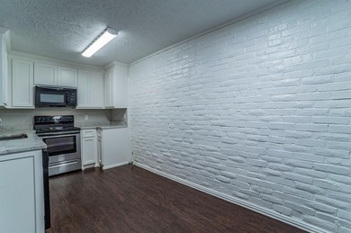 Welcome to this fine Grand Prairie Townhome! Updated and move in on Prairie Lakes Golf Club in Texas - for sale on GolfHomes.com, golf home, golf lot