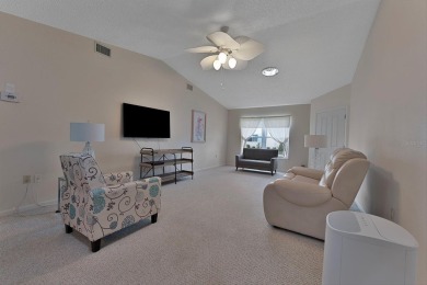 Quaint 2 bedroom 2 bath home in the very desirable mid-Florida on Highland Fairways Golf Club in Florida - for sale on GolfHomes.com, golf home, golf lot