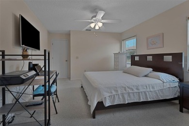 Quaint 2 bedroom 2 bath home in the very desirable mid-Florida on Highland Fairways Golf Club in Florida - for sale on GolfHomes.com, golf home, golf lot