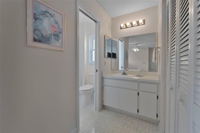 Quaint 2 bedroom 2 bath home in the very desirable mid-Florida on Highland Fairways Golf Club in Florida - for sale on GolfHomes.com, golf home, golf lot