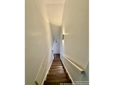 Location, location, location!! Cozy and ready to move in house on Oak Hills Country Club in Texas - for sale on GolfHomes.com, golf home, golf lot