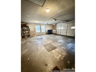Location, location, location!! Cozy and ready to move in house on Oak Hills Country Club in Texas - for sale on GolfHomes.com, golf home, golf lot