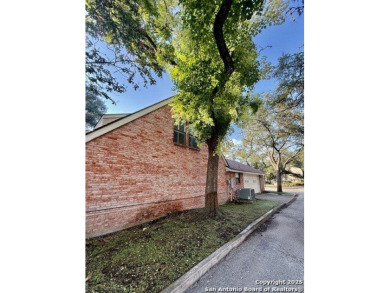 Location, location, location!! Cozy and ready to move in house on Oak Hills Country Club in Texas - for sale on GolfHomes.com, golf home, golf lot