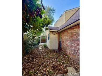 Location, location, location!! Cozy and ready to move in house on Oak Hills Country Club in Texas - for sale on GolfHomes.com, golf home, golf lot
