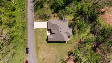 Beautiful home nestled on a large .37 acre FLAT lot! Home on Bella Vista Country Club - Highlands in Arkansas - for sale on GolfHomes.com, golf home, golf lot