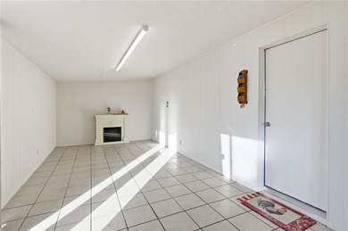 Charming 3-bedroom, 2-bath home offering 1,393 sq ft of on Cerbat Cliffs Golf Course in Arizona - for sale on GolfHomes.com, golf home, golf lot