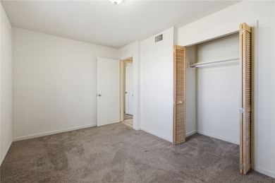 Charming 3-bedroom, 2-bath home offering 1,393 sq ft of on Cerbat Cliffs Golf Course in Arizona - for sale on GolfHomes.com, golf home, golf lot