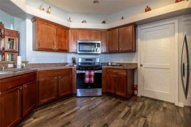 **MOTIVATED SELLER! MOVE IN READY** Welcome to your new dream on Summerglen Country Club in Florida - for sale on GolfHomes.com, golf home, golf lot