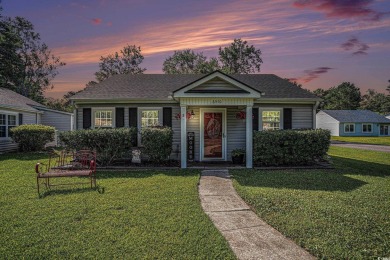Welcome home to this delightful 2 bed 1 bath cottage located in on Heron Point Golf Club in South Carolina - for sale on GolfHomes.com, golf home, golf lot