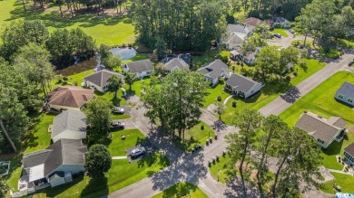 Welcome home to this delightful 2 bed 1 bath cottage located in on Heron Point Golf Club in South Carolina - for sale on GolfHomes.com, golf home, golf lot
