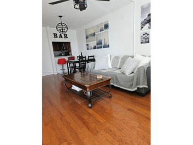 Cozy and comfy! That describes this Live Oak unit to a TEE! Wood on Pine Island Ridge Country Club in Florida - for sale on GolfHomes.com, golf home, golf lot