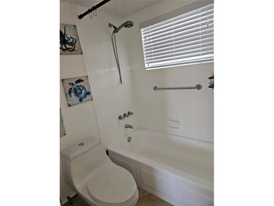 Cozy and comfy! That describes this Live Oak unit to a TEE! Wood on Pine Island Ridge Country Club in Florida - for sale on GolfHomes.com, golf home, golf lot