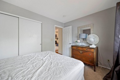 TURN-KEY 3-BEDROOM CONDO IN PINETOP SPORTS VILLAGE! Priced to on Pinetop Lakes Country Club in Arizona - for sale on GolfHomes.com, golf home, golf lot