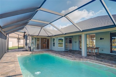 This very well-maintained 3-bedroom, 2-bathroom home is situated on Royal Tee Country Club in Florida - for sale on GolfHomes.com, golf home, golf lot