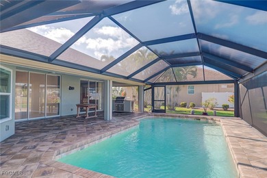 This very well-maintained 3-bedroom, 2-bathroom home is situated on Royal Tee Country Club in Florida - for sale on GolfHomes.com, golf home, golf lot