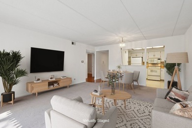 FIRST-FLOOR, MOVE-IN READY HeatherRidge condo. HEATED on Heather Ridge Golf Club in Illinois - for sale on GolfHomes.com, golf home, golf lot