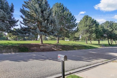 Welcome to Your Dream Townhome in Eagle, Idaho Nestled in the on Eagle Hills Golf Course in Idaho - for sale on GolfHomes.com, golf home, golf lot