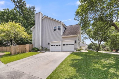 Beautifully Updated Home in Crowfield Plantation - Garden Oasis on Crowfield Golf and Country Club in South Carolina - for sale on GolfHomes.com, golf home, golf lot
