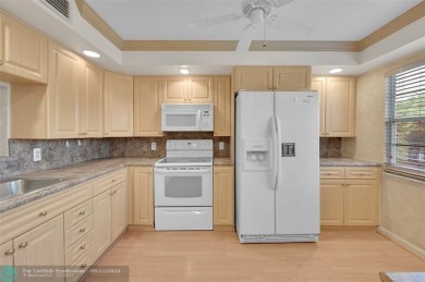 *CORNER UNIT* with a *WATER VIEW***MOTIVATED SELLER*** Parquet on Wynmoor Golf Course in Florida - for sale on GolfHomes.com, golf home, golf lot