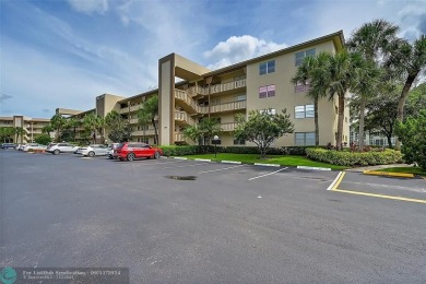 *CORNER UNIT* with a *WATER VIEW***MOTIVATED SELLER*** Parquet on Wynmoor Golf Course in Florida - for sale on GolfHomes.com, golf home, golf lot