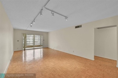 *CORNER UNIT* with a *WATER VIEW***MOTIVATED SELLER*** Parquet on Wynmoor Golf Course in Florida - for sale on GolfHomes.com, golf home, golf lot