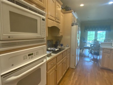 Four bedroom home, with master and 2nd bedroom on main level on CrossWinds Golf Course in Kentucky - for sale on GolfHomes.com, golf home, golf lot