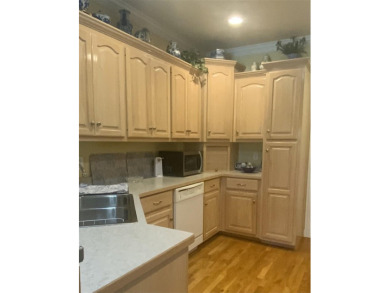 Four bedroom home, with master and 2nd bedroom on main level on CrossWinds Golf Course in Kentucky - for sale on GolfHomes.com, golf home, golf lot