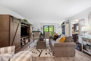 Charming and recently updated condo within walking distance of on Liberty Lake Golf Club in Washington - for sale on GolfHomes.com, golf home, golf lot