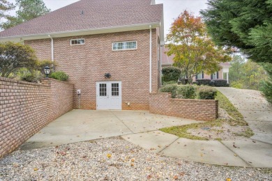 Welcome to 206 Fern Lane. This executive home is located on .62 on Tara Golf Club At Savannah Lakes in South Carolina - for sale on GolfHomes.com, golf home, golf lot