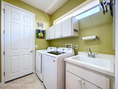 Spacious, gracious 2/2/2 + den pool home, on 14th green of on Silverthorn Country Club in Florida - for sale on GolfHomes.com, golf home, golf lot