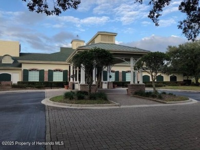 Spacious, gracious 2/2/2 + den pool home, on 14th green of on Silverthorn Country Club in Florida - for sale on GolfHomes.com, golf home, golf lot