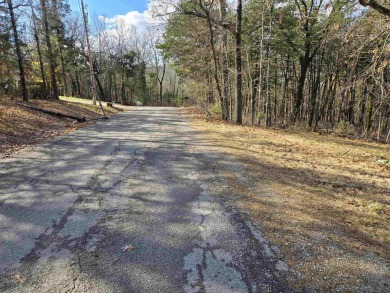 This wonderful 3 bedroom, 2 bath Cherokee Village home with on Cherokee Village North Course in Arkansas - for sale on GolfHomes.com, golf home, golf lot