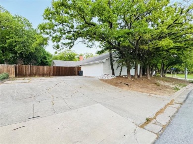 Over 2,600SF Single Story Home with 4 Bedrooms, 3 Bathrooms, 2 on Lake Arlington Golf Course in Texas - for sale on GolfHomes.com, golf home, golf lot