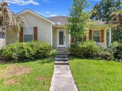 Welcome!! This charming 3-bedroom, 2-bathroom home sits on a on Oak Harbor Golf Club in Louisiana - for sale on GolfHomes.com, golf home, golf lot