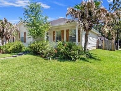 Welcome!! This charming 3-bedroom, 2-bathroom home sits on a on Oak Harbor Golf Club in Louisiana - for sale on GolfHomes.com, golf home, golf lot