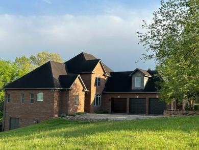 MOTIVATED SELLER! MOVE IN READY! CUSTOM BUILT ALL BRICK 5BR/4BA on Sevierville Golf Club in Tennessee - for sale on GolfHomes.com, golf home, golf lot