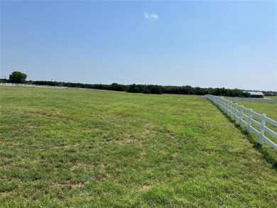 5+ amazing fenced acres! Bring your horse! Single Family Home on White Bluff Resort - New Course in Texas - for sale on GolfHomes.com, golf home, golf lot
