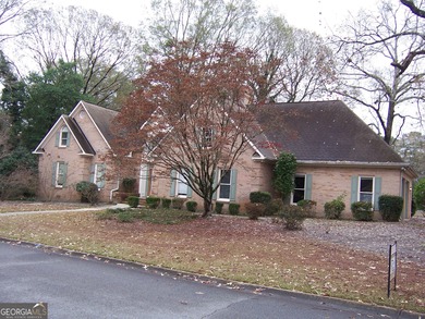 Need some room this is it !!! 5 Bdrm 3 Bth all Brick home. Huge on Landings Golf Club in Georgia - for sale on GolfHomes.com, golf home, golf lot