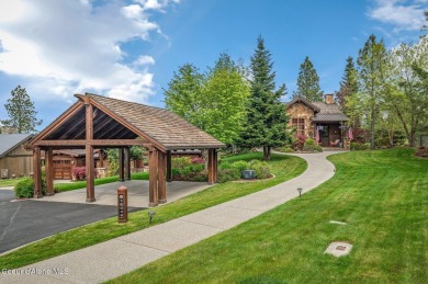 PREMIUM GOLF COTTAGE AT PRESTIGIOUS BLACK ROCK. Privately on The Golf Club at Black Rock in Idaho - for sale on GolfHomes.com, golf home, golf lot