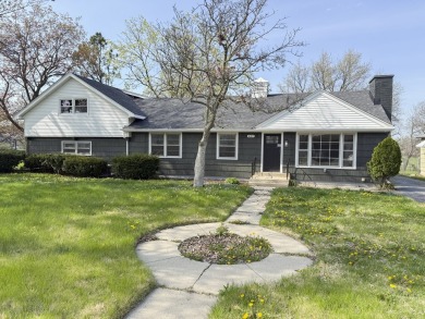 Beautifully updated and ready for new owners. Offers over 2800 on Chicago Heights Country Club - West Course in Illinois - for sale on GolfHomes.com, golf home, golf lot