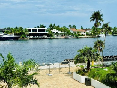 Remodeled 2 bedroom in the heart of Aventura. Double door foyer on Turnberry Isle Resort and Club in Florida - for sale on GolfHomes.com, golf home, golf lot
