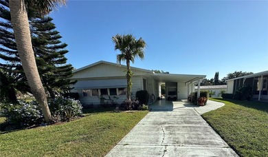 55+ Gated golf course community large 2 bedroom 2 bath home on a on Zellwood Station Country Club in Florida - for sale on GolfHomes.com, golf home, golf lot