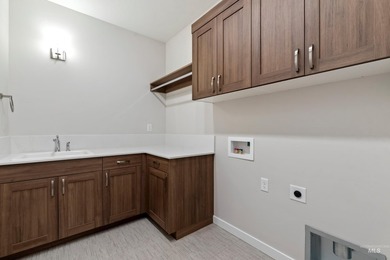 The Mirage by Pioneer Homes is a charming single level home with on Hunters Point Golf Club in Idaho - for sale on GolfHomes.com, golf home, golf lot