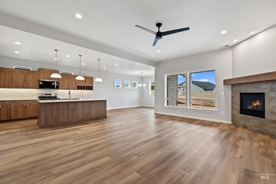 The Mirage by Pioneer Homes is a charming single level home with on Hunters Point Golf Club in Idaho - for sale on GolfHomes.com, golf home, golf lot