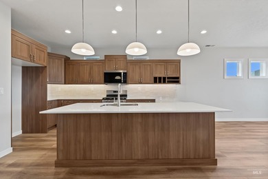 The Mirage by Pioneer Homes is a charming single level home with on Hunters Point Golf Club in Idaho - for sale on GolfHomes.com, golf home, golf lot