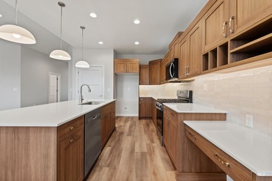 The Mirage by Pioneer Homes is a charming single level home with on Hunters Point Golf Club in Idaho - for sale on GolfHomes.com, golf home, golf lot