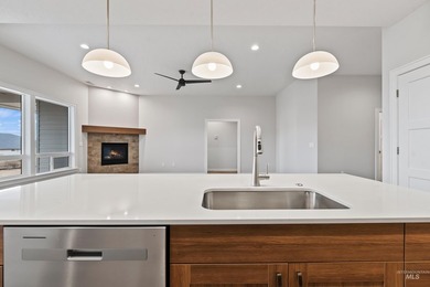 The Mirage by Pioneer Homes is a charming single level home with on Hunters Point Golf Club in Idaho - for sale on GolfHomes.com, golf home, golf lot