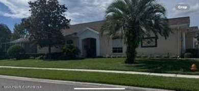 Amazing Villa in Silverthorn. on the Golf Course 2/22 with a den on Silverthorn Country Club in Florida - for sale on GolfHomes.com, golf home, golf lot