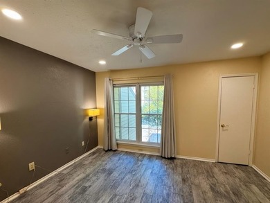 Highly upgraded unit with an ensuite bath for each bedroom plus on Stevens Park Golf Course in Texas - for sale on GolfHomes.com, golf home, golf lot