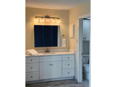 Highly upgraded unit with an ensuite bath for each bedroom plus on Stevens Park Golf Course in Texas - for sale on GolfHomes.com, golf home, golf lot